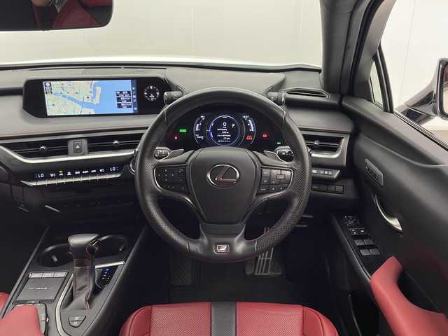 レクサス ＵＸ 250h Fスポーツ 宮崎県 2019(平31)年 3.3万km ホワイトノーヴァガラスフレーク 禁煙車/レクサスセーフティシステム/純正12.3型ディスプレイオーディオナビTV/純正バックカメラ/純正ビルトイン2.0ETC/純正LEDオートライト/純正LEDフォグ/純正18インチアルミ/純正フロアマット/プリクラッシュセーフティ/アダプティブクルーズコントロール/レーンディパーチャーアラート/オートマチックハイビーム/ブラインドスポットモニター/クリアランスソナー/パワーバックドア/赤本革シート/パワーシート/シートヒーター/ステアリングヒーター/デュアルオートエアコン（ナノイー）/スマートキー/プッシュエンジンスタート/スペアキー/新車時保証書/取扱い説明書