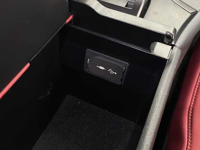 レクサス ＵＸ 250h Fスポーツ 宮崎県 2019(平31)年 3.3万km ホワイトノーヴァガラスフレーク 禁煙車/レクサスセーフティシステム/純正12.3型ディスプレイオーディオナビTV/純正バックカメラ/純正ビルトイン2.0ETC/純正LEDオートライト/純正LEDフォグ/純正18インチアルミ/純正フロアマット/プリクラッシュセーフティ/アダプティブクルーズコントロール/レーンディパーチャーアラート/オートマチックハイビーム/ブラインドスポットモニター/クリアランスソナー/パワーバックドア/赤本革シート/パワーシート/シートヒーター/ステアリングヒーター/デュアルオートエアコン（ナノイー）/スマートキー/プッシュエンジンスタート/スペアキー/新車時保証書/取扱い説明書