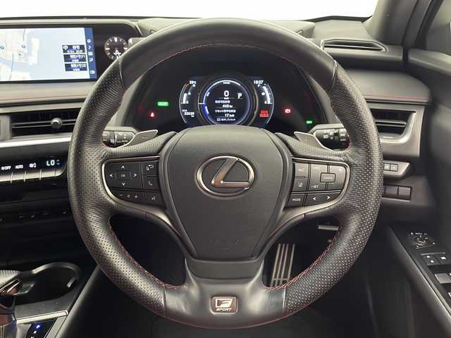 レクサス ＵＸ 250h Fスポーツ 宮崎県 2019(平31)年 3.3万km ホワイトノーヴァガラスフレーク 禁煙車/レクサスセーフティシステム/純正12.3型ディスプレイオーディオナビTV/純正バックカメラ/純正ビルトイン2.0ETC/純正LEDオートライト/純正LEDフォグ/純正18インチアルミ/純正フロアマット/プリクラッシュセーフティ/アダプティブクルーズコントロール/レーンディパーチャーアラート/オートマチックハイビーム/ブラインドスポットモニター/クリアランスソナー/パワーバックドア/赤本革シート/パワーシート/シートヒーター/ステアリングヒーター/デュアルオートエアコン（ナノイー）/スマートキー/プッシュエンジンスタート/スペアキー/新車時保証書/取扱い説明書