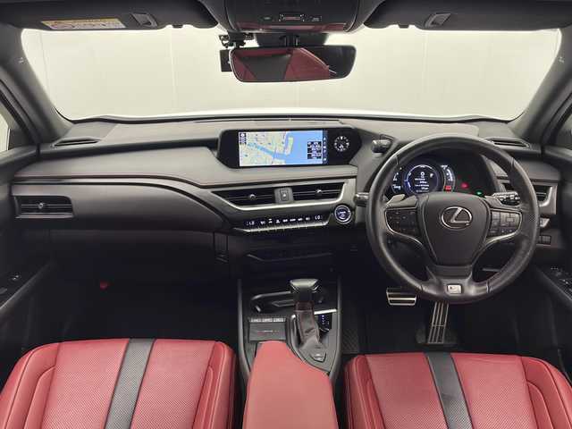 レクサス ＵＸ 250h Fスポーツ 宮崎県 2019(平31)年 3.3万km ホワイトノーヴァガラスフレーク 禁煙車/レクサスセーフティシステム/純正12.3型ディスプレイオーディオナビTV/純正バックカメラ/純正ビルトイン2.0ETC/純正LEDオートライト/純正LEDフォグ/純正18インチアルミ/純正フロアマット/プリクラッシュセーフティ/アダプティブクルーズコントロール/レーンディパーチャーアラート/オートマチックハイビーム/ブラインドスポットモニター/クリアランスソナー/パワーバックドア/赤本革シート/パワーシート/シートヒーター/ステアリングヒーター/デュアルオートエアコン（ナノイー）/スマートキー/プッシュエンジンスタート/スペアキー/新車時保証書/取扱い説明書
