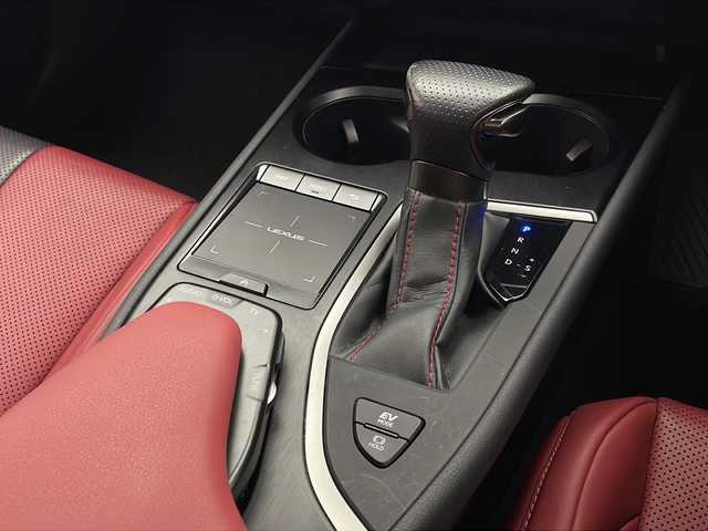 レクサス ＵＸ 250h Fスポーツ 宮崎県 2019(平31)年 3.3万km ホワイトノーヴァガラスフレーク 禁煙車/レクサスセーフティシステム/純正12.3型ディスプレイオーディオナビTV/純正バックカメラ/純正ビルトイン2.0ETC/純正LEDオートライト/純正LEDフォグ/純正18インチアルミ/純正フロアマット/プリクラッシュセーフティ/アダプティブクルーズコントロール/レーンディパーチャーアラート/オートマチックハイビーム/ブラインドスポットモニター/クリアランスソナー/パワーバックドア/赤本革シート/パワーシート/シートヒーター/ステアリングヒーター/デュアルオートエアコン（ナノイー）/スマートキー/プッシュエンジンスタート/スペアキー/新車時保証書/取扱い説明書