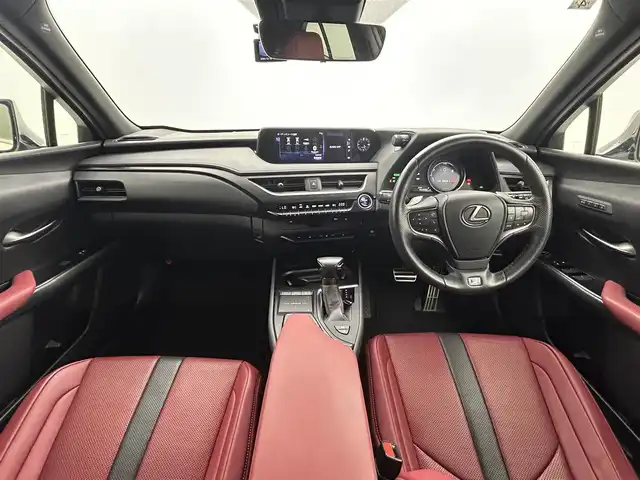 レクサス ＵＸ 250h Fスポーツ 熊本県 2019(平31)年 3.3万km ホワイトノーヴァガラスフレーク 禁煙車/レクサスセーフティシステム/純正12.3型ディスプレイオーディオナビTV/純正バックカメラ/純正ビルトイン2.0ETC/純正LEDオートライト/純正LEDフォグ/純正18インチアルミ/純正フロアマット/プリクラッシュセーフティ/アダプティブクルーズコントロール/レーンディパーチャーアラート/オートマチックハイビーム/ブラインドスポットモニター/前後クリアランスソナー/パワーバックドア/赤本革シート/パワーシート/シートヒーター/ステアリングヒーター/デュアルオートエアコン（ナノイー）/スマートキー/プッシュエンジンスタート/スペアキー/保証書/取扱い説明書