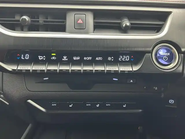 レクサス ＵＸ 250h Fスポーツ 熊本県 2019(平31)年 3.3万km ホワイトノーヴァガラスフレーク 禁煙車/レクサスセーフティシステム/純正12.3型ディスプレイオーディオナビTV/純正バックカメラ/純正ビルトイン2.0ETC/純正LEDオートライト/純正LEDフォグ/純正18インチアルミ/純正フロアマット/プリクラッシュセーフティ/アダプティブクルーズコントロール/レーンディパーチャーアラート/オートマチックハイビーム/ブラインドスポットモニター/前後クリアランスソナー/パワーバックドア/赤本革シート/パワーシート/シートヒーター/ステアリングヒーター/デュアルオートエアコン（ナノイー）/スマートキー/プッシュエンジンスタート/スペアキー/保証書/取扱い説明書