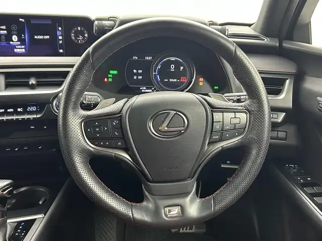 レクサス ＵＸ 250h Fスポーツ 熊本県 2019(平31)年 3.3万km ホワイトノーヴァガラスフレーク 禁煙車/レクサスセーフティシステム/純正12.3型ディスプレイオーディオナビTV/純正バックカメラ/純正ビルトイン2.0ETC/純正LEDオートライト/純正LEDフォグ/純正18インチアルミ/純正フロアマット/プリクラッシュセーフティ/アダプティブクルーズコントロール/レーンディパーチャーアラート/オートマチックハイビーム/ブラインドスポットモニター/前後クリアランスソナー/パワーバックドア/赤本革シート/パワーシート/シートヒーター/ステアリングヒーター/デュアルオートエアコン（ナノイー）/スマートキー/プッシュエンジンスタート/スペアキー/保証書/取扱い説明書