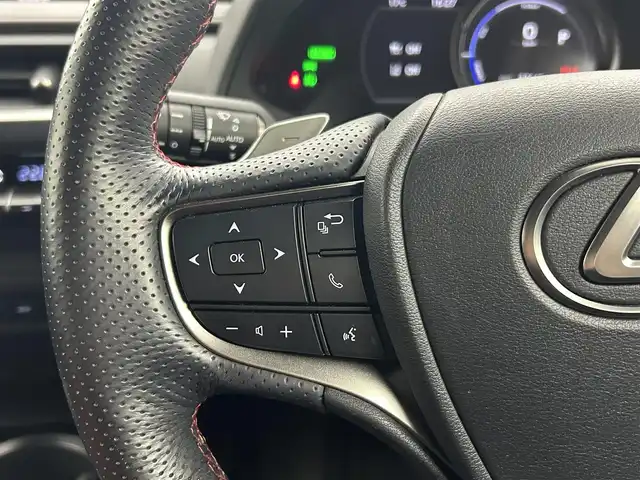 レクサス ＵＸ 250h Fスポーツ 熊本県 2019(平31)年 3.3万km ホワイトノーヴァガラスフレーク 禁煙車/レクサスセーフティシステム/純正12.3型ディスプレイオーディオナビTV/純正バックカメラ/純正ビルトイン2.0ETC/純正LEDオートライト/純正LEDフォグ/純正18インチアルミ/純正フロアマット/プリクラッシュセーフティ/アダプティブクルーズコントロール/レーンディパーチャーアラート/オートマチックハイビーム/ブラインドスポットモニター/前後クリアランスソナー/パワーバックドア/赤本革シート/パワーシート/シートヒーター/ステアリングヒーター/デュアルオートエアコン（ナノイー）/スマートキー/プッシュエンジンスタート/スペアキー/保証書/取扱い説明書