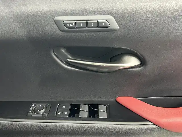 レクサス ＵＸ 250h Fスポーツ 熊本県 2019(平31)年 3.3万km ホワイトノーヴァガラスフレーク 禁煙車/レクサスセーフティシステム/純正12.3型ディスプレイオーディオナビTV/純正バックカメラ/純正ビルトイン2.0ETC/純正LEDオートライト/純正LEDフォグ/純正18インチアルミ/純正フロアマット/プリクラッシュセーフティ/アダプティブクルーズコントロール/レーンディパーチャーアラート/オートマチックハイビーム/ブラインドスポットモニター/前後クリアランスソナー/パワーバックドア/赤本革シート/パワーシート/シートヒーター/ステアリングヒーター/デュアルオートエアコン（ナノイー）/スマートキー/プッシュエンジンスタート/スペアキー/保証書/取扱い説明書