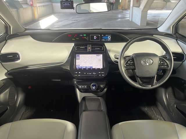 トヨタ プリウス Sツーリングセレクション 広島県 2020(令2)年 4.1万km プラチナホワイトパールマイカ トヨタセーフティーセンス/・プリクラッシュセーフティ/・オートマチックハイビーム/・レーダークルーズコントロール/・ブラインドスポットモニター/・レーンディパーチャーアラート/モデリスタエアロ/純正9インチSDナビ/・型式：WSZT-Y68T/・CD/フルセグTV/Bluetooth/AM/FM/パノラミックビューモニター/ビルトインETC/コーナーセンサー/レザーシート/前席シートヒーター/純正17インチアルミホイール/純正フロアマット/ステアリングスイッチ/LEDオートヘッドライト/プッシュスタート/禁煙車