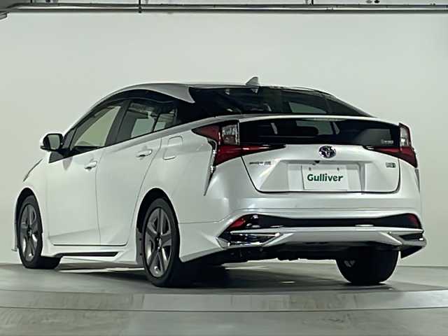 トヨタ プリウス Sツーリングセレクション 広島県 2020(令2)年 4.1万km プラチナホワイトパールマイカ トヨタセーフティーセンス/・プリクラッシュセーフティ/・オートマチックハイビーム/・レーダークルーズコントロール/・ブラインドスポットモニター/・レーンディパーチャーアラート/モデリスタエアロ/純正9インチSDナビ/・型式：WSZT-Y68T/・CD/フルセグTV/Bluetooth/AM/FM/パノラミックビューモニター/ビルトインETC/コーナーセンサー/レザーシート/前席シートヒーター/純正17インチアルミホイール/純正フロアマット/ステアリングスイッチ/LEDオートヘッドライト/プッシュスタート/禁煙車