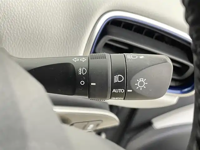 トヨタ プリウス S ツーリングセレクション 千葉県 2020(令2)年 4.1万km プラチナホワイトパールマイカ トヨタセーフティーセンス/・プリクラッシュセーフティ/・オートマチックハイビーム/・レーダークルーズコントロール/・ブラインドスポットモニター/・レーンディパーチャーアラート/モデリスタエアロ/純正9インチSDナビ/・型式：WSZT-Y68T/・CD/フルセグTV/Bluetooth/AM/FM/パノラマモニター/コーナーセンサー/レザーシート/シートヒーター/ETC/純正17インチアルミホイール/純正フロアマット/ステアリングスイッチ/LEDオートヘッドライト/プッシュスタート/禁煙車