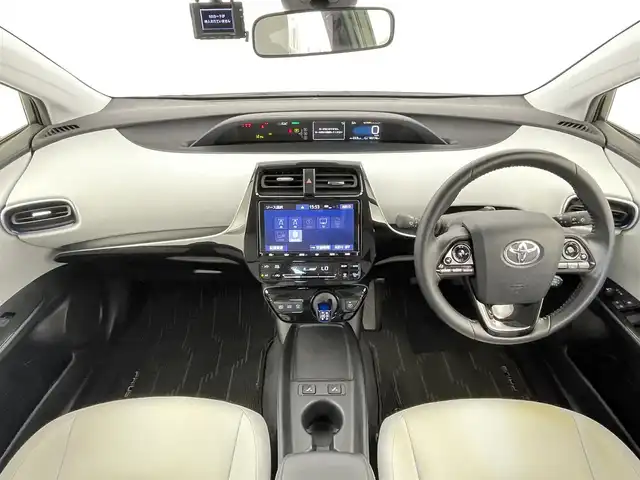 トヨタ プリウス S ツーリングセレクション 千葉県 2020(令2)年 4.1万km プラチナホワイトパールマイカ トヨタセーフティーセンス/・プリクラッシュセーフティ/・オートマチックハイビーム/・レーダークルーズコントロール/・ブラインドスポットモニター/・レーンディパーチャーアラート/モデリスタエアロ/純正9インチSDナビ/・型式：WSZT-Y68T/・CD/フルセグTV/Bluetooth/AM/FM/パノラマモニター/コーナーセンサー/レザーシート/シートヒーター/ETC/純正17インチアルミホイール/純正フロアマット/ステアリングスイッチ/LEDオートヘッドライト/プッシュスタート/禁煙車