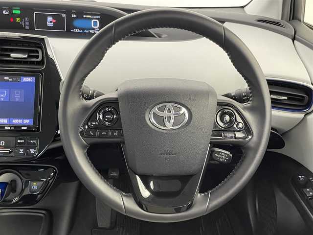 トヨタ プリウス S ツーリングセレクション 千葉県 2020(令2)年 4.1万km プラチナホワイトパールマイカ トヨタセーフティーセンス/・プリクラッシュセーフティ/・オートマチックハイビーム/・レーダークルーズコントロール/・ブラインドスポットモニター/・レーンディパーチャーアラート/モデリスタエアロ/純正9インチSDナビ/・型式：WSZT-Y68T/・CD/フルセグTV/Bluetooth/AM/FM/パノラマモニター/コーナーセンサー/レザーシート/シートヒーター/ETC/純正17インチアルミホイール/純正フロアマット/ステアリングスイッチ/LEDオートヘッドライト/プッシュスタート/禁煙車