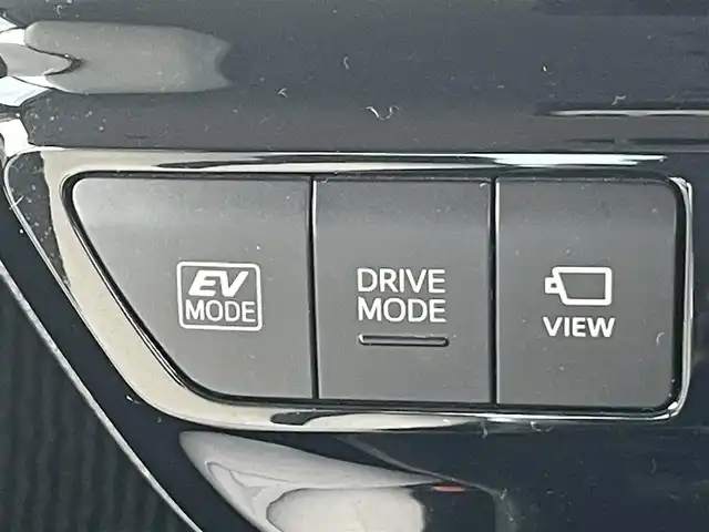 トヨタ プリウス Sツーリングセレクション 岡山県 2020(令2)年 4.1万km プラチナホワイトパールマイカ 登録時走行距離：40833km/禁煙車/モデリスタエアロ/全方位カメラ/純正9インチSDナビ（WSZT-Y68T）/・CD/フルセグTV/Bluetooth/AM/FM/トヨタセーフティーセンス/・PCS（衝突軽減システム）/・オートマチックハイビーム/・レーダークルーズコントロール/・LTA（レーンアシスト）/・先行車発進告知/・ふらつき警報/・ロードサインアシスト（標識認識機能）/ビルトインETC/クリアランスソナー/シートヒーター（D・N席）/純正17インチアルミホイール/純正フロアマット/ステアリングスイッチ/LEDヘッドライト/フォグライト/ドアバイザー/電動格納ミラー/オートリトラミラー/プッシュスタート/スマートキー/スペアキー/取扱説明書