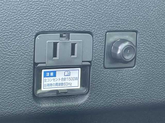 トヨタ プリウス Sツーリングセレクション 岡山県 2020(令2)年 4.1万km プラチナホワイトパールマイカ 登録時走行距離：40833km/禁煙車/モデリスタエアロ/全方位カメラ/純正9インチSDナビ（WSZT-Y68T）/・CD/フルセグTV/Bluetooth/AM/FM/トヨタセーフティーセンス/・PCS（衝突軽減システム）/・オートマチックハイビーム/・レーダークルーズコントロール/・LTA（レーンアシスト）/・先行車発進告知/・ふらつき警報/・ロードサインアシスト（標識認識機能）/ビルトインETC/クリアランスソナー/シートヒーター（D・N席）/純正17インチアルミホイール/純正フロアマット/ステアリングスイッチ/LEDヘッドライト/フォグライト/ドアバイザー/電動格納ミラー/オートリトラミラー/プッシュスタート/スマートキー/スペアキー/取扱説明書