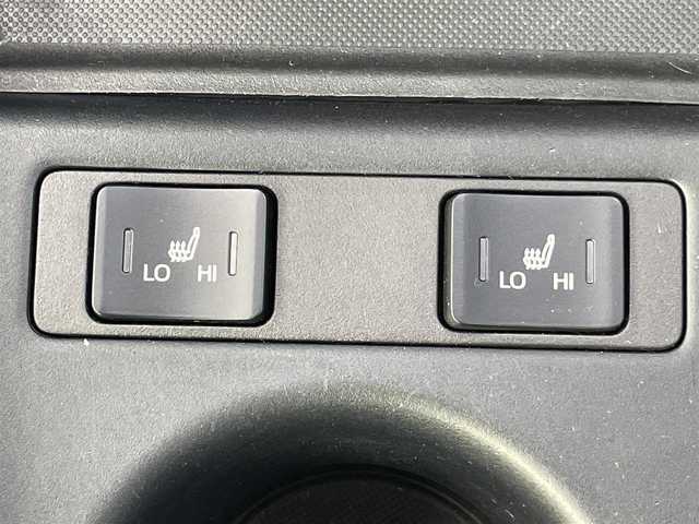 トヨタ プリウス Sツーリングセレクション 岡山県 2020(令2)年 4.1万km プラチナホワイトパールマイカ 登録時走行距離：40833km/禁煙車/モデリスタエアロ/全方位カメラ/純正9インチSDナビ（WSZT-Y68T）/・CD/フルセグTV/Bluetooth/AM/FM/トヨタセーフティーセンス/・PCS（衝突軽減システム）/・オートマチックハイビーム/・レーダークルーズコントロール/・LTA（レーンアシスト）/・先行車発進告知/・ふらつき警報/・ロードサインアシスト（標識認識機能）/ビルトインETC/クリアランスソナー/シートヒーター（D・N席）/純正17インチアルミホイール/純正フロアマット/ステアリングスイッチ/LEDヘッドライト/フォグライト/ドアバイザー/電動格納ミラー/オートリトラミラー/プッシュスタート/スマートキー/スペアキー/取扱説明書