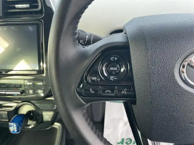 トヨタ プリウス Sツーリングセレクション 岡山県 2020(令2)年 4.1万km プラチナホワイトパールマイカ 登録時走行距離：40833km/禁煙車/モデリスタエアロ/全方位カメラ/純正9インチSDナビ（WSZT-Y68T）/・CD/フルセグTV/Bluetooth/AM/FM/トヨタセーフティーセンス/・PCS（衝突軽減システム）/・オートマチックハイビーム/・レーダークルーズコントロール/・LTA（レーンアシスト）/・先行車発進告知/・ふらつき警報/・ロードサインアシスト（標識認識機能）/ビルトインETC/クリアランスソナー/シートヒーター（D・N席）/純正17インチアルミホイール/純正フロアマット/ステアリングスイッチ/LEDヘッドライト/フォグライト/ドアバイザー/電動格納ミラー/オートリトラミラー/プッシュスタート/スマートキー/スペアキー/取扱説明書