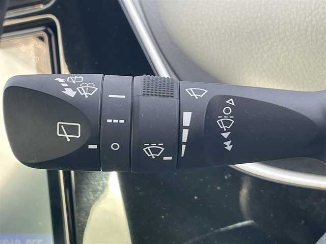 トヨタ プリウス Sツーリングセレクション 岡山県 2020(令2)年 4.1万km プラチナホワイトパールマイカ 登録時走行距離：40833km/禁煙車/モデリスタエアロ/全方位カメラ/純正9インチSDナビ（WSZT-Y68T）/・CD/フルセグTV/Bluetooth/AM/FM/トヨタセーフティーセンス/・PCS（衝突軽減システム）/・オートマチックハイビーム/・レーダークルーズコントロール/・LTA（レーンアシスト）/・先行車発進告知/・ふらつき警報/・ロードサインアシスト（標識認識機能）/ビルトインETC/クリアランスソナー/シートヒーター（D・N席）/純正17インチアルミホイール/純正フロアマット/ステアリングスイッチ/LEDヘッドライト/フォグライト/ドアバイザー/電動格納ミラー/オートリトラミラー/プッシュスタート/スマートキー/スペアキー/取扱説明書