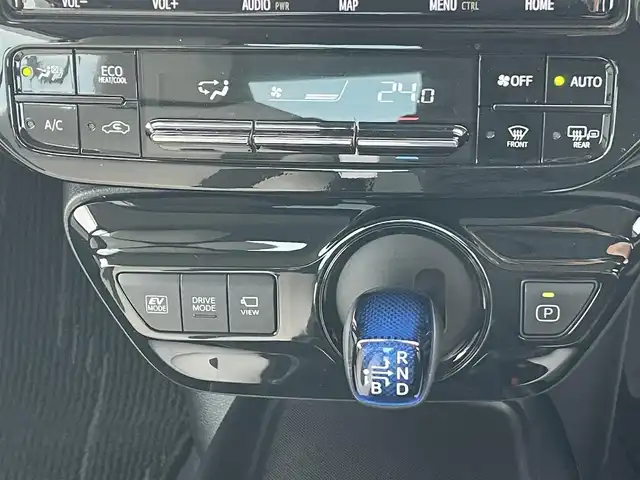 トヨタ プリウス Sツーリングセレクション 岡山県 2020(令2)年 4.1万km プラチナホワイトパールマイカ 登録時走行距離：40833km/禁煙車/モデリスタエアロ/全方位カメラ/純正9インチSDナビ（WSZT-Y68T）/・CD/フルセグTV/Bluetooth/AM/FM/トヨタセーフティーセンス/・PCS（衝突軽減システム）/・オートマチックハイビーム/・レーダークルーズコントロール/・LTA（レーンアシスト）/・先行車発進告知/・ふらつき警報/・ロードサインアシスト（標識認識機能）/ビルトインETC/クリアランスソナー/シートヒーター（D・N席）/純正17インチアルミホイール/純正フロアマット/ステアリングスイッチ/LEDヘッドライト/フォグライト/ドアバイザー/電動格納ミラー/オートリトラミラー/プッシュスタート/スマートキー/スペアキー/取扱説明書