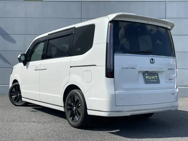 ホンダ ステップワゴン スパーダ eHEV 千葉県 2023(令5)年 1.9万km プラチナホワイトパール ホンダセンシング/純正ナビ /【型式：LXM-237VFNi】/ラジオ/CD/DVD/Bluetooth/USB /アップルカープレイ/アンドロイドオート　/両側パワ－スライドドア /マルチビューカメラシステム /ETC　/後席フリップダウンモニター　/オートライト　/オートハイビーム/LEDヘッドライト/D/N席シートヒーター/純正アルミホイール/電動リアゲート/オットマン/カーテンエアバック/ブラインドスポットモニター/ウォークスルー