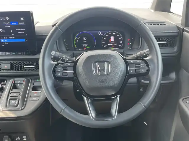 ホンダ ステップワゴン スパーダ eHEV 千葉県 2023(令5)年 1.9万km プラチナホワイトパール ホンダセンシング/純正ナビ /【型式：LXM-237VFNi】/ラジオ/CD/DVD/Bluetooth/USB /アップルカープレイ/アンドロイドオート　/両側パワ－スライドドア /マルチビューカメラシステム /ETC　/後席フリップダウンモニター　/オートライト　/オートハイビーム/LEDヘッドライト/D/N席シートヒーター/純正アルミホイール/電動リアゲート/オットマン/カーテンエアバック/ブラインドスポットモニター/ウォークスルー