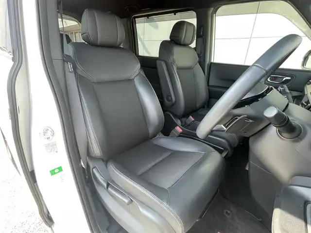 ホンダ ステップワゴン スパーダ eHEV 千葉県 2023(令5)年 1.9万km プラチナホワイトパール ホンダセンシング/純正ナビ /【型式：LXM-237VFNi】/ラジオ/CD/DVD/Bluetooth/USB /アップルカープレイ/アンドロイドオート　/両側パワ－スライドドア /マルチビューカメラシステム /ETC　/後席フリップダウンモニター　/オートライト　/オートハイビーム/LEDヘッドライト/D/N席シートヒーター/純正アルミホイール/電動リアゲート/オットマン/カーテンエアバック/ブラインドスポットモニター/ウォークスルー