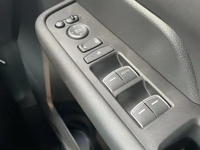 ホンダ ステップワゴン スパーダ eHEV 千葉県 2023(令5)年 1.9万km プラチナホワイトパール ホンダセンシング/純正ナビ /【型式：LXM-237VFNi】/ラジオ/CD/DVD/Bluetooth/USB /アップルカープレイ/アンドロイドオート　/両側パワ－スライドドア /マルチビューカメラシステム /ETC　/後席フリップダウンモニター　/オートライト　/オートハイビーム/LEDヘッドライト/D/N席シートヒーター/純正アルミホイール/電動リアゲート/オットマン/カーテンエアバック/ブラインドスポットモニター/ウォークスルー