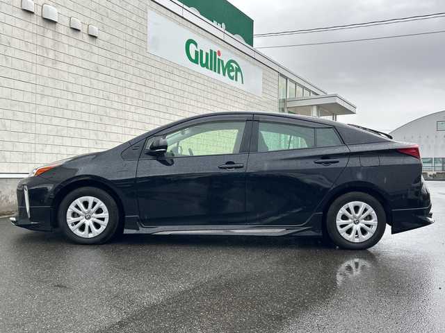 トヨタ プリウス SセーフティプラスⅡ 山形県 2022(令4)年 3.2万km アティチュードブラックマイカ 禁煙車/ワンオーナー/寒冷地仕様/4WD/純正ディスプレイオーディオ/・AM/FM/Bluetooth/レーダークルーズコントロール/レーンキープアシスト/プリクラッシュセーフティ/ブラインドスポットモニター/ロードサインアシスト/先行車発進検知/車線逸脱警報/横滑り防止装置/盗難防止装置/LEDヘッドライト/オートライト/オートハイビーム/フロントフォグランプ/全方位カメラ/モデリスタフルエアロ/純正エンジンスターター/純正フロアマット/純正ドアバイザー/保証書/取扱説明書