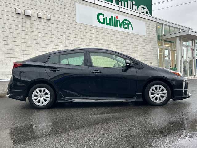 トヨタ プリウス SセーフティプラスⅡ 山形県 2022(令4)年 3.2万km アティチュードブラックマイカ 禁煙車/ワンオーナー/寒冷地仕様/4WD/純正ディスプレイオーディオ/・AM/FM/Bluetooth/レーダークルーズコントロール/レーンキープアシスト/プリクラッシュセーフティ/ブラインドスポットモニター/ロードサインアシスト/先行車発進検知/車線逸脱警報/横滑り防止装置/盗難防止装置/LEDヘッドライト/オートライト/オートハイビーム/フロントフォグランプ/全方位カメラ/モデリスタフルエアロ/純正エンジンスターター/純正フロアマット/純正ドアバイザー/保証書/取扱説明書