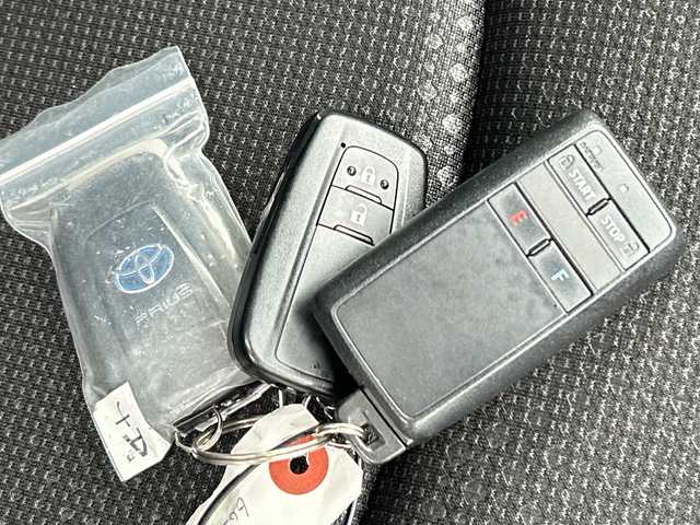 トヨタ プリウス SセーフティプラスⅡ 山形県 2022(令4)年 3.2万km アティチュードブラックマイカ 禁煙車/ワンオーナー/寒冷地仕様/4WD/純正ディスプレイオーディオ/・AM/FM/Bluetooth/レーダークルーズコントロール/レーンキープアシスト/プリクラッシュセーフティ/ブラインドスポットモニター/ロードサインアシスト/先行車発進検知/車線逸脱警報/横滑り防止装置/盗難防止装置/LEDヘッドライト/オートライト/オートハイビーム/フロントフォグランプ/全方位カメラ/モデリスタフルエアロ/純正エンジンスターター/純正フロアマット/純正ドアバイザー/保証書/取扱説明書