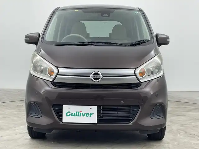 日産 デイズ X 三重県 2018(平30)年 1.2万km アッシュブラウンM 禁煙車　/純正ナビ　/アラウンドビューモニター　/エマージェンシーブレーキ　/純正前方ドライブレコーダー　/前後コーナーセンサー　/オートＡＣ　/スマートキー　/プッシュスタート　/アイドリングストップ　/ベンチシート