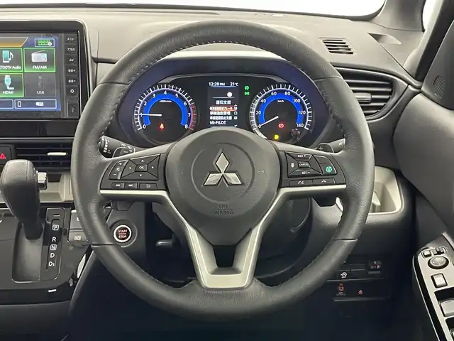 三菱 デリカミニ T プレミアム 愛知県 2025(令7)年 0.1千km アメジストブラック T　PREMIUM　/9型ディスプレイオーディオ（121330）　/サイドデカール（33440）/届出済未使用車　純正９型ＤＡ　デジイン　マイパイロット　ハンズフリーパワスラ　全方位カメラ　シートヒーター　ｅ－アシスト　衝突軽減　追従クルコン　ダウンヒルアシスト　ＬＥＤオートライト　パドルシフト　ルーフレール　オートハイビーム　レーンキープ　後退出庫サポート　黒ハーフレザー　アイドリングストップ　純正AW　カーテンエアバッグ　プッシュスタート　スマートキー　デジタルインナーミラー　カープレイ対応　AppleCarPlay AndroidAuto