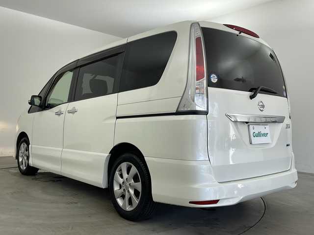 日産 セレナ ハイウェイスター Vセレクション 兵庫県 2012(平24)年 6.4万km ブリリアントホワイトパール ・ワンオーナー車/・純正ナビ(CD/DVD/SD/HDD/BT)/・フルセグTV/・バックカメラ/・クルーズコントロール/・両側パワースライドドア/・革巻きステアリング/・アイドリングストップ/・フォグライト/・スマートキー/・スペアキー1本/・左右シートバックテーブル/・リアドアサンシェード/・ウィンカー付きドアミラー/・純正アルミホイール/・社外フロアマット