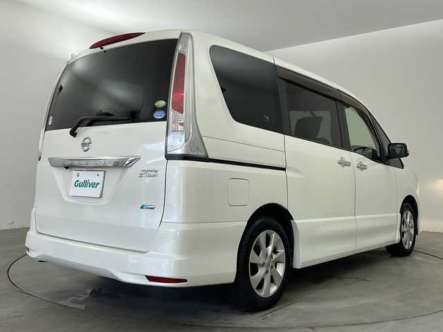 日産 セレナ ハイウェイスター Vセレクション 兵庫県 2012(平24)年 6.4万km ブリリアントホワイトパール ・ワンオーナー車/・純正ナビ(CD/DVD/SD/HDD/BT)/・フルセグTV/・バックカメラ/・クルーズコントロール/・両側パワースライドドア/・革巻きステアリング/・アイドリングストップ/・フォグライト/・スマートキー/・スペアキー1本/・左右シートバックテーブル/・リアドアサンシェード/・ウィンカー付きドアミラー/・純正アルミホイール/・社外フロアマット