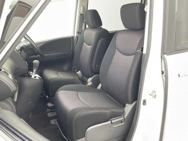日産 セレナ ハイウェイスター Vセレクション 兵庫県 2012(平24)年 6.4万km ブリリアントホワイトパール ・ワンオーナー車/・純正ナビ(CD/DVD/SD/HDD/BT)/・フルセグTV/・バックカメラ/・クルーズコントロール/・両側パワースライドドア/・革巻きステアリング/・アイドリングストップ/・フォグライト/・スマートキー/・スペアキー1本/・左右シートバックテーブル/・リアドアサンシェード/・ウィンカー付きドアミラー/・純正アルミホイール/・社外フロアマット