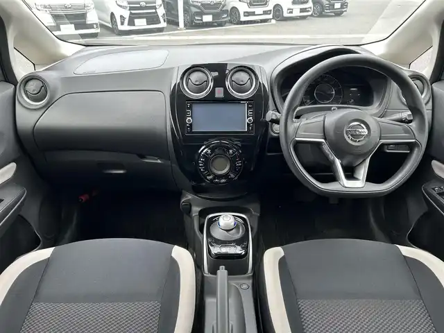 日産 ノート e－パワー X 島根県 2016(平28)年 6.4万km ダークメタルグレー 登録時走行距離63808km/純正ナビ(CD・DVD・AM・FM)/パワーステアリング/パワーウィンドウ/スマートキー(スペアキー×1)/純正フロアマット/ドアバイザー/ウィンカーミラー/レーンキープアシスト/横滑り防止装置/衝突被害軽減ブレーキ/オートライト/LEDヘッドライト/運転席・助手席エアバッグ/取扱説明書/禁煙車