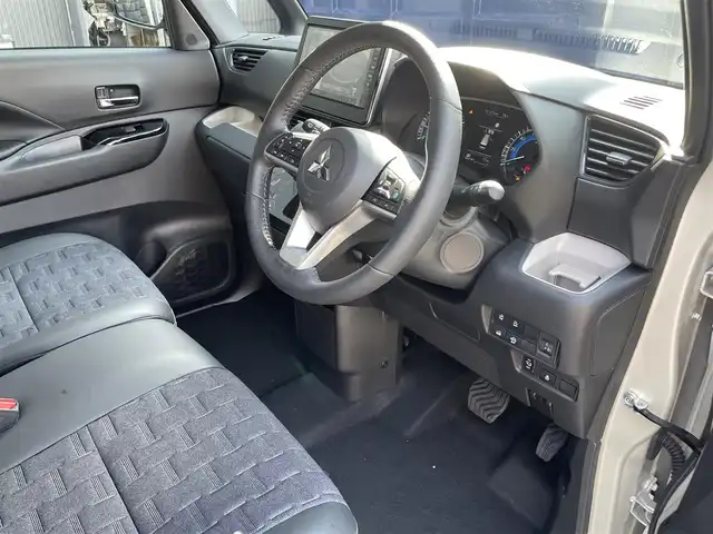 三菱 デリカミニ T プレミアム 滋賀県 2025(令7)年 0.1千km アイボリー 未使用車/純正9型ディスプレイオーディオ/Bluetooth/AppleCarPlay/AndoroidAuto/全方位カメラ/両側電動スライド/ハーフレザー/４WD/MI-PILOT/レーンキープ/クリアランスソナー/LEDヘッドライト/オートライト/オートハイビーム/シートヒーター（D/N）/ステアリングヒーター/ヒルディセントコントロール/電動パーキングブレーキ/オートブレーキホールド/DiM/パドルシフト/プッシュスタート/スマートキー/ステアリングリモコン/衝突軽減