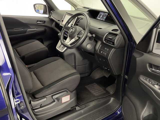 日産 セレナ ハイウェイスター Vセレクション 大分県 2017(平29)年 9.2万km アズライトブルー プロパイロット/両側パワースライドドア/純正ナビ　/Ｂｌｕｅｔｏｏｔｈ/フルセグＴＶ/ＦＭ／ＡＭ/ＣＤ　/ドライブレコーダー/電子パーキングブレーキ　/衝突被害軽減ブレーキシステム/オートライト　/ＥＴＣ