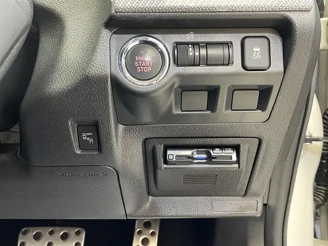 スバル レヴォーグ 1．6GT－S アイサイト 岩手県 2015(平27)年 8.6万km クリスタルホワイトP ４WD/サンルーフ/ビルシュタインダンパー/アイサイトVer.3/アドバンスドセイフティパッケージ/プリクラッシュブレーキ/全車速追従機能付きクルーズコントロール/アクティブレーンキープ/AT誤発進抑制制御/先行車発進告知/リヤビークルディテクション/ハイビームアシスト/横滑り防止装置/アイドリングストップ/パドルシフト/前席パワーシート/純正ナビ/フルセグTV/サイド・バックカメラ/ドライブレコーダー/ETC/LEDヘッドライト/フロント・リヤフォグランプ/純正18インチアルミホイール