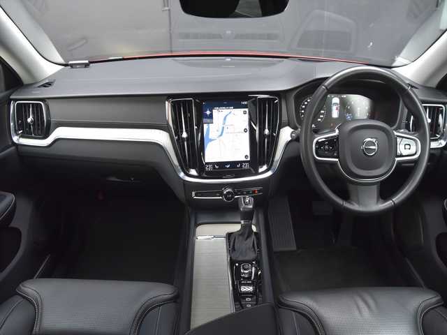 ボルボ Ｖ６０ T5 インスクリプション 和歌山県 2018(平30)年 4.4万km 赤 パノラマSR /黒革 /HUD /CarPlay /ACC /ナビ /TV /360度カメラ/オートテールゲート /harman/kardon /前後ドラレコ /マッサージシート /ベンチレーション /シートヒーター /BSM/LKA /CTA /パークアシスト /純18incAW /LED /ETC/スペアキー