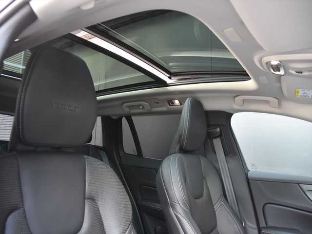 ボルボ Ｖ６０ T5 インスクリプション 和歌山県 2018(平30)年 4.4万km 赤 パノラマSR /黒革 /HUD /CarPlay /ACC /ナビ /TV /360度カメラ/オートテールゲート /harman/kardon /前後ドラレコ /マッサージシート /ベンチレーション /シートヒーター /BSM/LKA /CTA /パークアシスト /純18incAW /LED /ETC/スペアキー