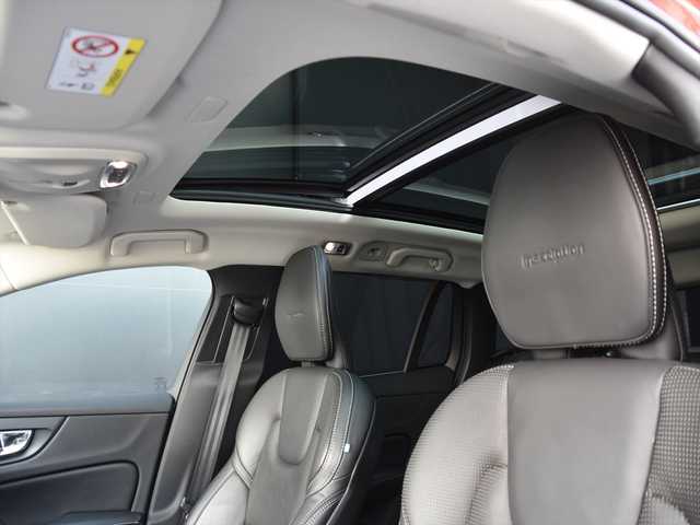 ボルボ Ｖ６０ T5 インスクリプション 和歌山県 2018(平30)年 4.4万km 赤 パノラマSR /黒革 /HUD /CarPlay /ACC /ナビ /TV /360度カメラ/オートテールゲート /harman/kardon /前後ドラレコ /マッサージシート /ベンチレーション /シートヒーター /BSM/LKA /CTA /パークアシスト /純18incAW /LED /ETC/スペアキー