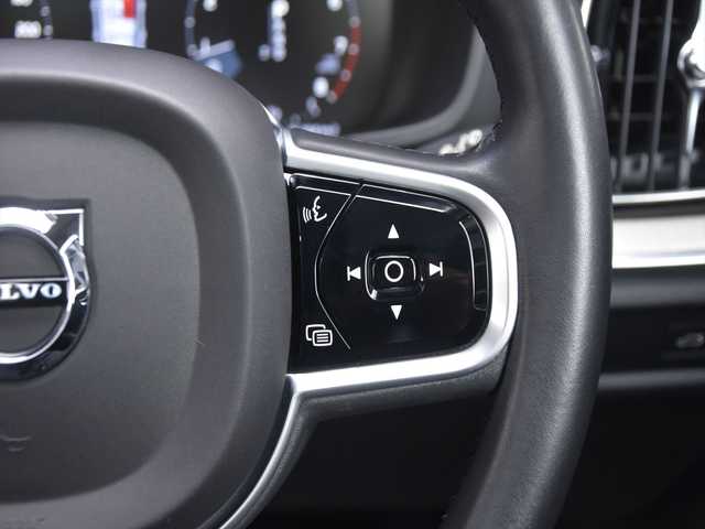 ボルボ Ｖ６０ T5 インスクリプション 和歌山県 2018(平30)年 4.4万km 赤 パノラマSR /黒革 /HUD /CarPlay /ACC /ナビ /TV /360度カメラ/オートテールゲート /harman/kardon /前後ドラレコ /マッサージシート /ベンチレーション /シートヒーター /BSM/LKA /CTA /パークアシスト /純18incAW /LED /ETC/スペアキー