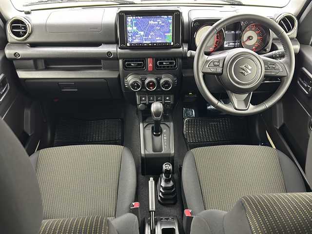 スズキ ジムニー XC 宮城県 2024(令6)年 0.7万km シフォンアイボリーM 4WD/純正ナビ/(AM/FM/BT/TV/iPod/SD/USB/CD/DVD)/バックカメラ/ビルトインETC/前後ドライブレコーダー/クルーズコントロール/ダウンヒルアシストコントロール/プッシュスタート/スマートキー/スペアキー/オートライト/オートマチックハイビーム/LEDヘッドライト/フォグランプ/ヘッドライトウォッシャー/ヘッドライトレベライザー/純正16インチアルミホイール/社外フロアマット
