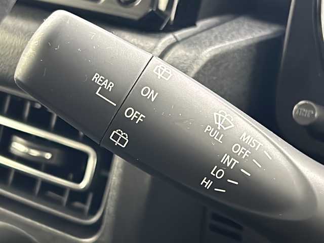 スズキ ジムニー XC 宮城県 2024(令6)年 0.7万km シフォンアイボリーM 4WD/純正ナビ/(AM/FM/BT/TV/iPod/SD/USB/CD/DVD)/バックカメラ/ビルトインETC/前後ドライブレコーダー/クルーズコントロール/ダウンヒルアシストコントロール/プッシュスタート/スマートキー/スペアキー/オートライト/オートマチックハイビーム/LEDヘッドライト/フォグランプ/ヘッドライトウォッシャー/ヘッドライトレベライザー/純正16インチアルミホイール/社外フロアマット