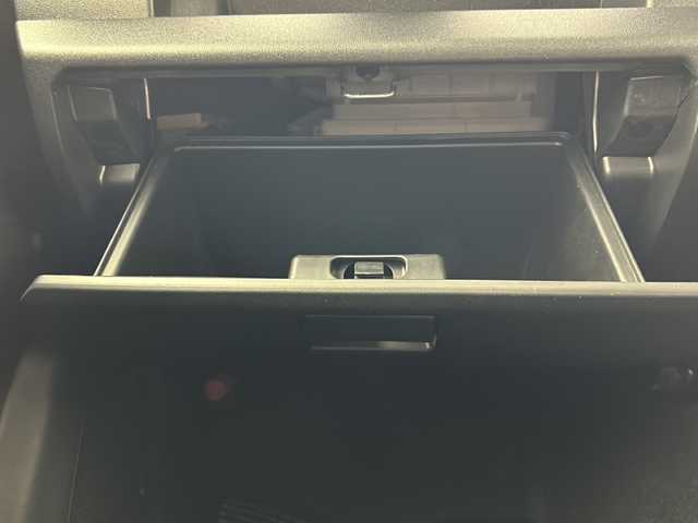 スズキ ジムニー XC 宮城県 2024(令6)年 0.7万km シフォンアイボリーM 4WD/純正ナビ/(AM/FM/BT/TV/iPod/SD/USB/CD/DVD)/バックカメラ/ビルトインETC/前後ドライブレコーダー/クルーズコントロール/ダウンヒルアシストコントロール/プッシュスタート/スマートキー/スペアキー/オートライト/オートマチックハイビーム/LEDヘッドライト/フォグランプ/ヘッドライトウォッシャー/ヘッドライトレベライザー/純正16インチアルミホイール/社外フロアマット