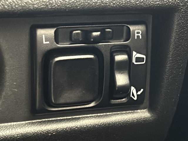 スズキ ジムニー XC 宮城県 2024(令6)年 0.7万km シフォンアイボリーM 4WD/純正ナビ/(AM/FM/BT/TV/iPod/SD/USB/CD/DVD)/バックカメラ/ビルトインETC/前後ドライブレコーダー/クルーズコントロール/ダウンヒルアシストコントロール/プッシュスタート/スマートキー/スペアキー/オートライト/オートマチックハイビーム/LEDヘッドライト/フォグランプ/ヘッドライトウォッシャー/ヘッドライトレベライザー/純正16インチアルミホイール/社外フロアマット