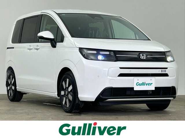 ホンダ フリード ハイブリット e:HEV AIR EX 千葉県 2025(令7)年 0.1千km プラチナホワイトパール 登録済未使用車/純正9インチコネクトナビ/・LXM-242ZFNi/・BT/ACP/AA/フルセグ/Honda SENSING/・衝突軽減ブレーキ（CMBS）/・先行車発進お知らせ機能/・歩行者事故低減ステアリング/・路外逸脱抑制機能/・標識認識機能/・渋滞追従機能付アダプティブクルーズコントロール（ACC）/・車線維持支援システム（LKAS）/・トラフィックジャムアシスト（渋滞運転支援機能）/・ブラインドスポットインフォメーション/・誤発進抑制機能/・後方誤発進抑制機能/・近距離衝突軽減ブレーキ/・急アクセル抑制機能/・パーキングセンサーシステム/・オートハイビーム/両側パワースライドドア/バックカメラ/前席シートヒーター/リアクーラー/2列目キャプテンシート(両側アームレスト付)/コーナーセンサー/スマートキー/スペアキー/純正15インチアルミホイール/取説・保証書/LEDヘッドライト/オートライト/コーナーセンサー/スマートキー/スペアキー/純正15インチアルミホイール/取説・保証書