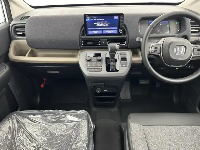 ホンダ フリード ハイブリット e:HEV AIR EX 千葉県 2025(令7)年 0.1千km プラチナホワイトパール 登録済未使用車/純正9インチコネクトナビ/・LXM-242ZFNi/・BT/ACP/AA/フルセグ/Honda SENSING/・衝突軽減ブレーキ（CMBS）/・先行車発進お知らせ機能/・歩行者事故低減ステアリング/・路外逸脱抑制機能/・標識認識機能/・渋滞追従機能付アダプティブクルーズコントロール（ACC）/・車線維持支援システム（LKAS）/・トラフィックジャムアシスト（渋滞運転支援機能）/・ブラインドスポットインフォメーション/・誤発進抑制機能/・後方誤発進抑制機能/・近距離衝突軽減ブレーキ/・急アクセル抑制機能/・パーキングセンサーシステム/・オートハイビーム/両側パワースライドドア/バックカメラ/前席シートヒーター/リアクーラー/2列目キャプテンシート(両側アームレスト付)/コーナーセンサー/スマートキー/スペアキー/純正15インチアルミホイール/取説・保証書/LEDヘッドライト/オートライト/コーナーセンサー/スマートキー/スペアキー/純正15インチアルミホイール/取説・保証書