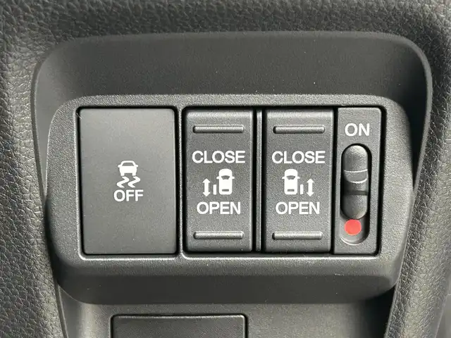 ホンダ フリード ハイブリット e:HEV AIR EX 千葉県 2025(令7)年 0.1千km プラチナホワイトパール 登録済未使用車/純正9インチコネクトナビ/・LXM-242ZFNi/・BT/ACP/AA/フルセグ/Honda SENSING/・衝突軽減ブレーキ（CMBS）/・先行車発進お知らせ機能/・歩行者事故低減ステアリング/・路外逸脱抑制機能/・標識認識機能/・渋滞追従機能付アダプティブクルーズコントロール（ACC）/・車線維持支援システム（LKAS）/・トラフィックジャムアシスト（渋滞運転支援機能）/・ブラインドスポットインフォメーション/・誤発進抑制機能/・後方誤発進抑制機能/・近距離衝突軽減ブレーキ/・急アクセル抑制機能/・パーキングセンサーシステム/・オートハイビーム/両側パワースライドドア/バックカメラ/前席シートヒーター/リアクーラー/2列目キャプテンシート(両側アームレスト付)/コーナーセンサー/スマートキー/スペアキー/純正15インチアルミホイール/取説・保証書/LEDヘッドライト/オートライト/コーナーセンサー/スマートキー/スペアキー/純正15インチアルミホイール/取説・保証書