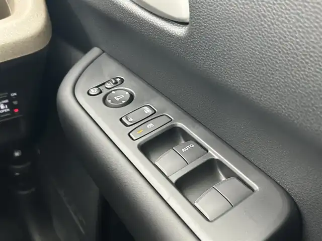 ホンダ フリード ハイブリット e:HEV AIR EX 千葉県 2025(令7)年 0.1千km プラチナホワイトパール 登録済未使用車/純正9インチコネクトナビ/・LXM-242ZFNi/・BT/ACP/AA/フルセグ/Honda SENSING/・衝突軽減ブレーキ（CMBS）/・先行車発進お知らせ機能/・歩行者事故低減ステアリング/・路外逸脱抑制機能/・標識認識機能/・渋滞追従機能付アダプティブクルーズコントロール（ACC）/・車線維持支援システム（LKAS）/・トラフィックジャムアシスト（渋滞運転支援機能）/・ブラインドスポットインフォメーション/・誤発進抑制機能/・後方誤発進抑制機能/・近距離衝突軽減ブレーキ/・急アクセル抑制機能/・パーキングセンサーシステム/・オートハイビーム/両側パワースライドドア/バックカメラ/前席シートヒーター/リアクーラー/2列目キャプテンシート(両側アームレスト付)/コーナーセンサー/スマートキー/スペアキー/純正15インチアルミホイール/取説・保証書/LEDヘッドライト/オートライト/コーナーセンサー/スマートキー/スペアキー/純正15インチアルミホイール/取説・保証書