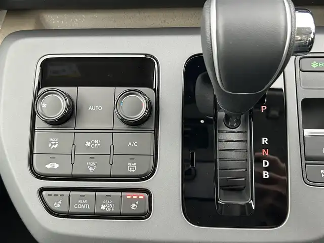 ホンダ フリード ハイブリット e:HEV AIR EX 千葉県 2025(令7)年 0.1千km プラチナホワイトパール 登録済未使用車/純正9インチコネクトナビ/・LXM-242ZFNi/・BT/ACP/AA/フルセグ/Honda SENSING/・衝突軽減ブレーキ（CMBS）/・先行車発進お知らせ機能/・歩行者事故低減ステアリング/・路外逸脱抑制機能/・標識認識機能/・渋滞追従機能付アダプティブクルーズコントロール（ACC）/・車線維持支援システム（LKAS）/・トラフィックジャムアシスト（渋滞運転支援機能）/・ブラインドスポットインフォメーション/・誤発進抑制機能/・後方誤発進抑制機能/・近距離衝突軽減ブレーキ/・急アクセル抑制機能/・パーキングセンサーシステム/・オートハイビーム/両側パワースライドドア/バックカメラ/前席シートヒーター/リアクーラー/2列目キャプテンシート(両側アームレスト付)/コーナーセンサー/スマートキー/スペアキー/純正15インチアルミホイール/取説・保証書/LEDヘッドライト/オートライト/コーナーセンサー/スマートキー/スペアキー/純正15インチアルミホイール/取説・保証書